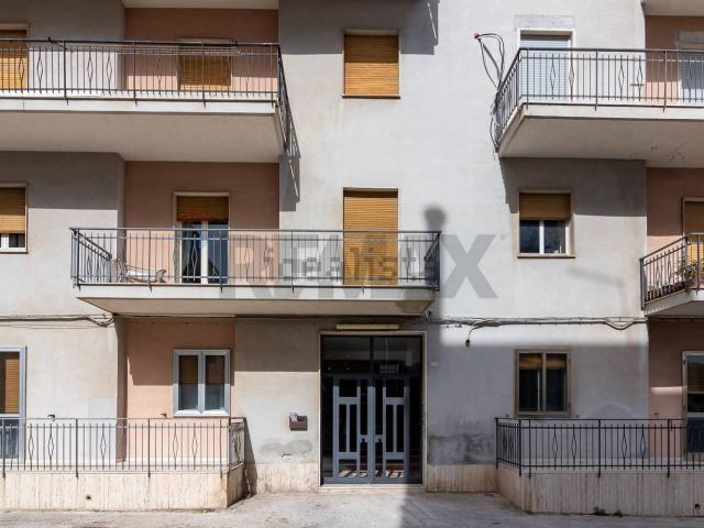 Appartamento in affitto di 152 m² in Viale Santa Panagia, 79