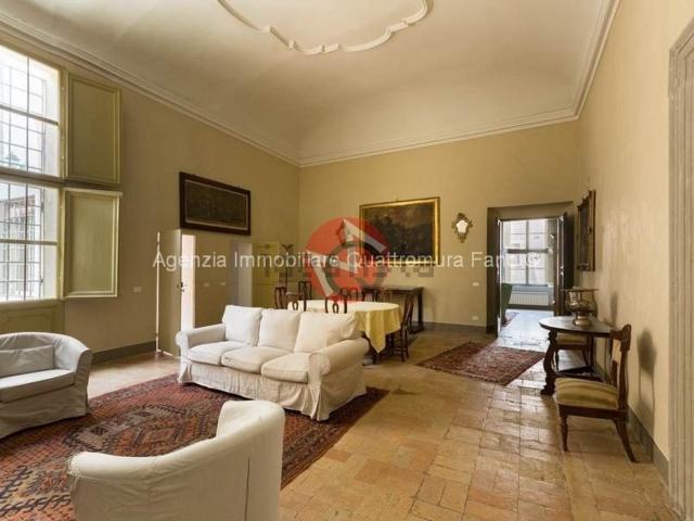 Appartamento in affitto di 153 m² in Via Nolfi