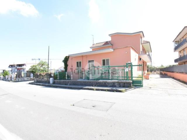 Appartamento in affitto di 153 m² in Via San Gennariello, 34