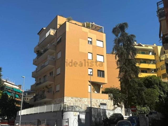 Appartamento in affitto di 154 m² in Via Cremuzio Cordo