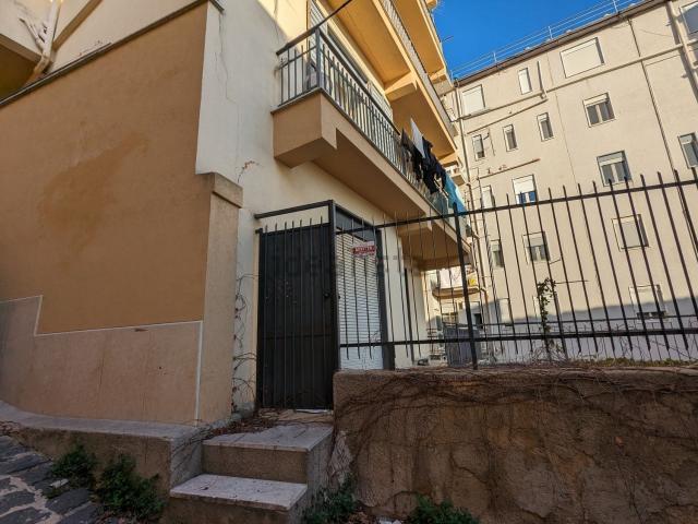 Appartamento in affitto di 154 m² in Via Gioeni, 43