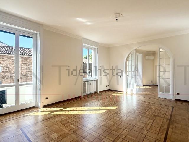 Appartamento in affitto di 157 m² in Via San Barnaba, 49