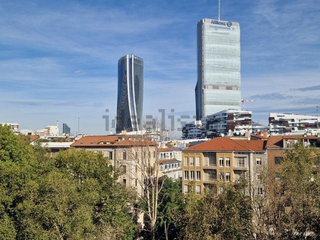 Appartamento in affitto di 157 m² in Via Tiziano, 21