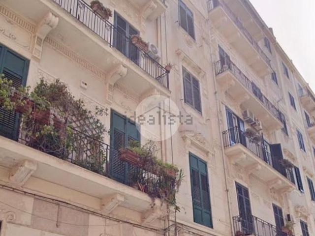 Appartamento in affitto di 157 m² in Via Tunisi, 4