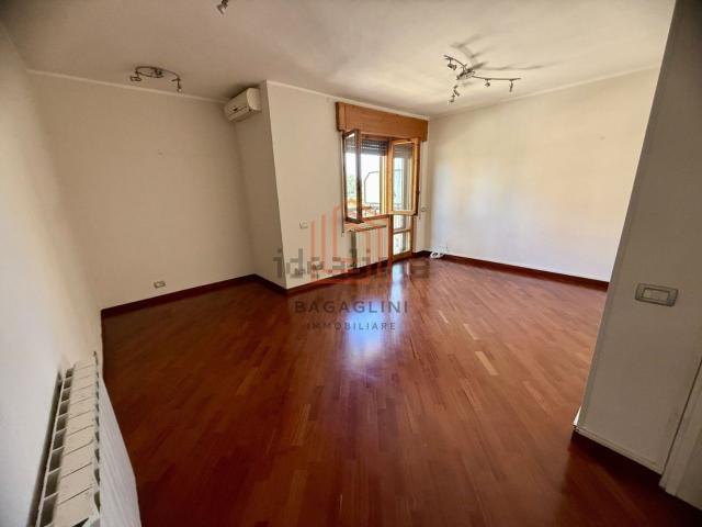 Appartamento in affitto di 158 m² in Via Adda
