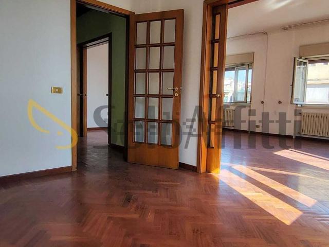 Appartamento in affitto di 158 m² in Via Messina, 249