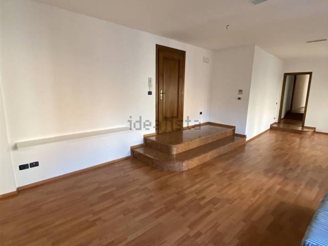 Appartamento in affitto di 159 m²