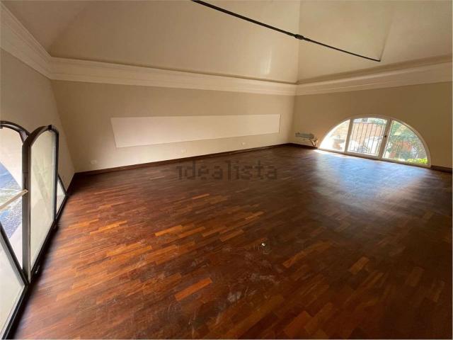 Appartamento in affitto di 159 m² in Via San Martino