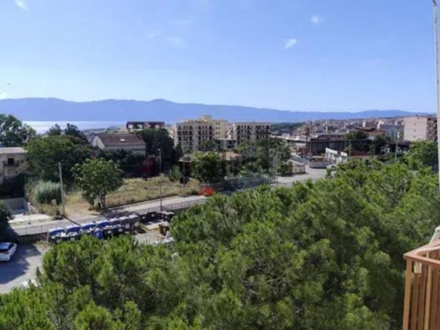 Appartamento in affitto di 159 m² in Contrada Livari Superiore, 42