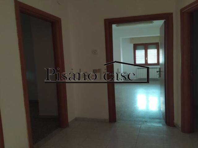 Appartamento in affitto di 160 m² in Via Corrado alvaro, 1
