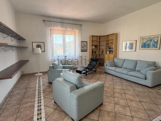 Appartamento in affitto di 160 m² in Via Chiaravalle