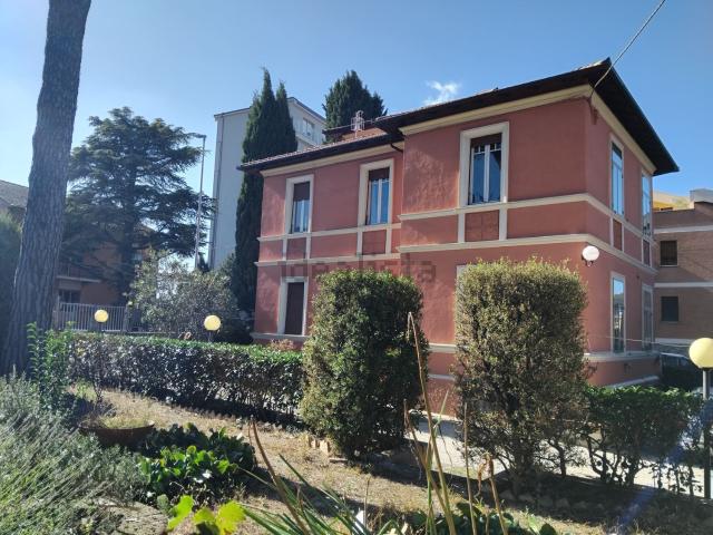 Appartamento in affitto di 160 m² in Via Cincinelli