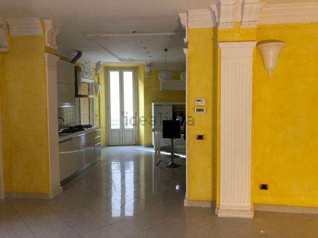 Appartamento in affitto di 160 m² in Via Albuzzi