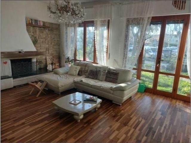 Appartamento in affitto di 160 m² in Via G. Puccini, 6