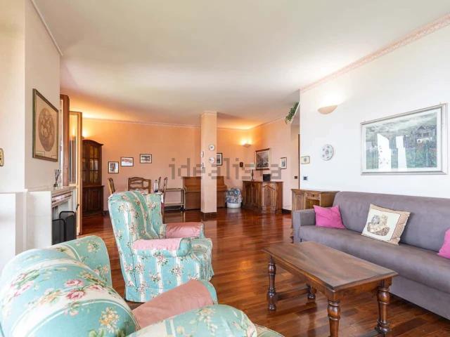 Appartamento in affitto di 160 m² in Via Ghevio, 6