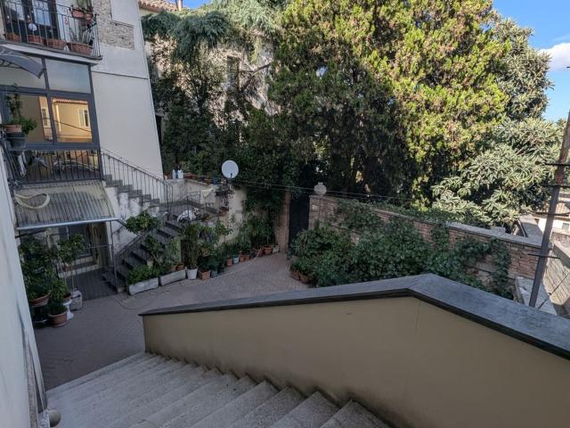 Appartamento in affitto di 160 m² in Via Giuseppe Sensales