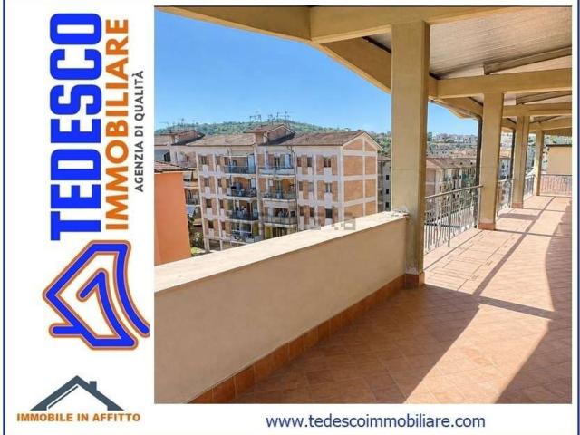 Appartamento in affitto di 160 m² in Via Girolamo Vitelli