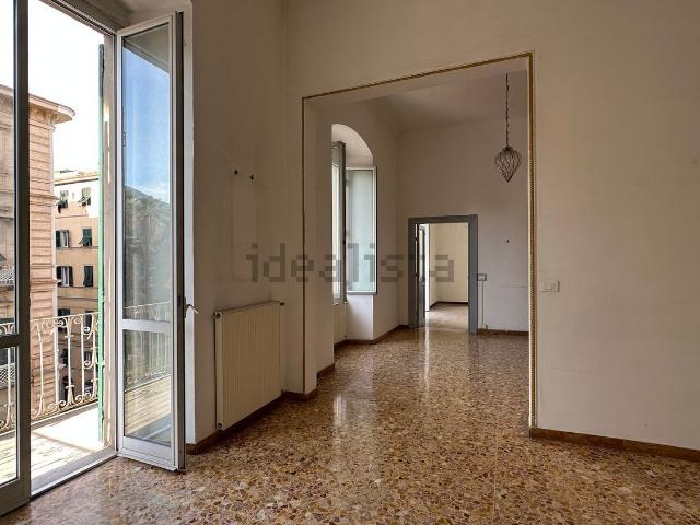 Appartamento in affitto di 160 m² in Via Domenico Chiodo