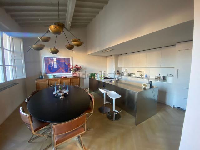 Appartamento in affitto di 160 m² in Via delle Pinzochere, 11