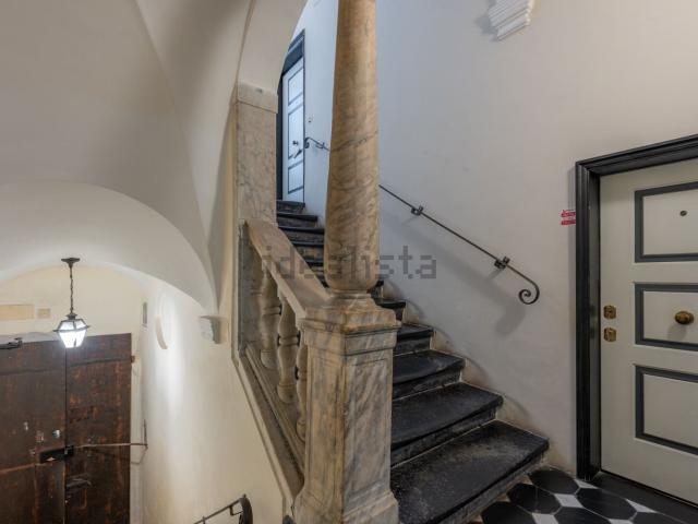 Appartamento in affitto di 160 m² in Via di Scurreria, 2
