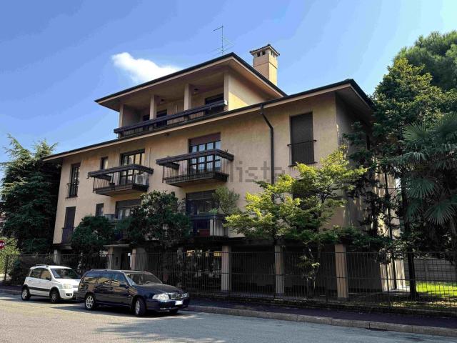 Appartamento in affitto di 160 m² in Via El Alamein, 15