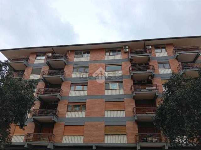 Appartamento in affitto di 160 m² in Via Ferrarecce, 55