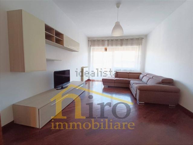 Appartamento in affitto di 160 m² in Via Lucania