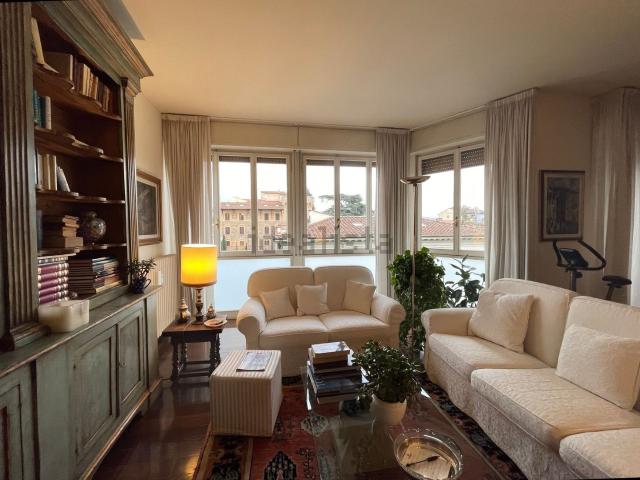 Appartamento in affitto di 160 m² in Via Pier Capponi, 40
