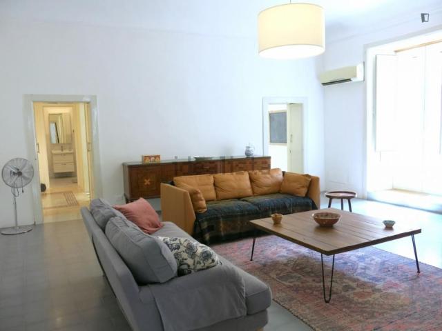 Appartamento in affitto di 160 m² in Via Vittorio Veneto