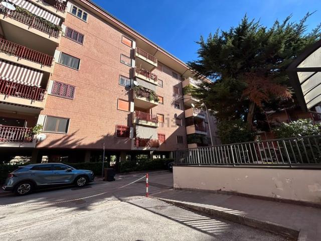 Appartamento in affitto di 160 m² in Via Vincenzo Lupoli