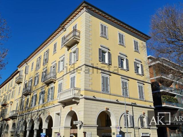 Appartamento in affitto di 160 m² in Via XX Settembre, 6