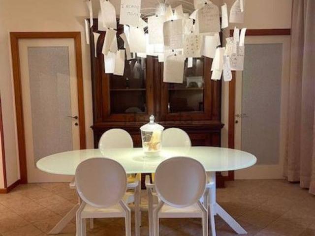 Appartamento in affitto di 160 m² in Viale Vittorio Veneto, 54