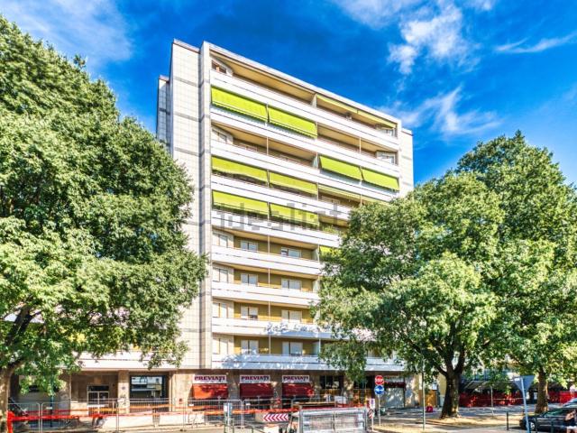 Appartamento in affitto di 160 m² in Corso Bernardino Telesio, 8