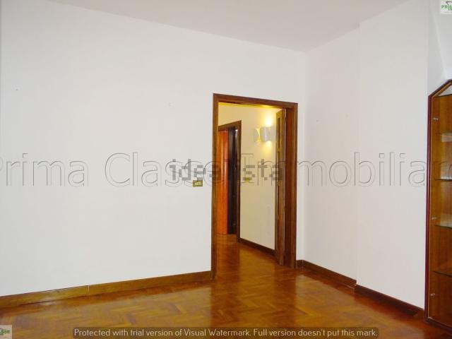 Appartamento in affitto di 161 m² in Via Campania
