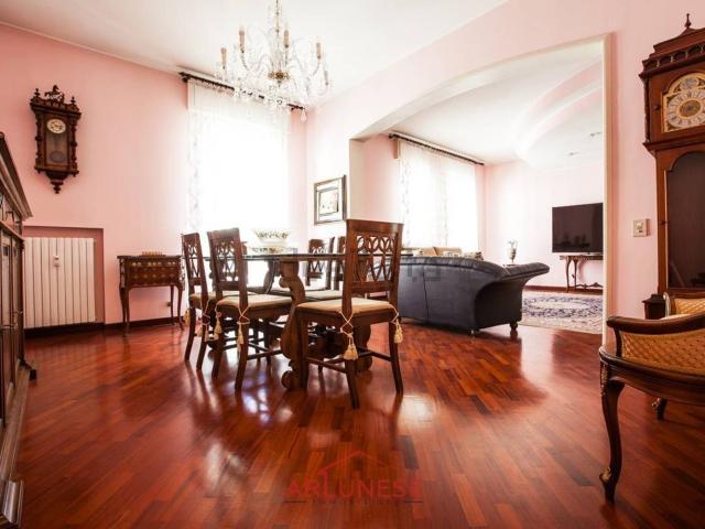 Appartamento in affitto di 161 m² in Via Crivelli, 19