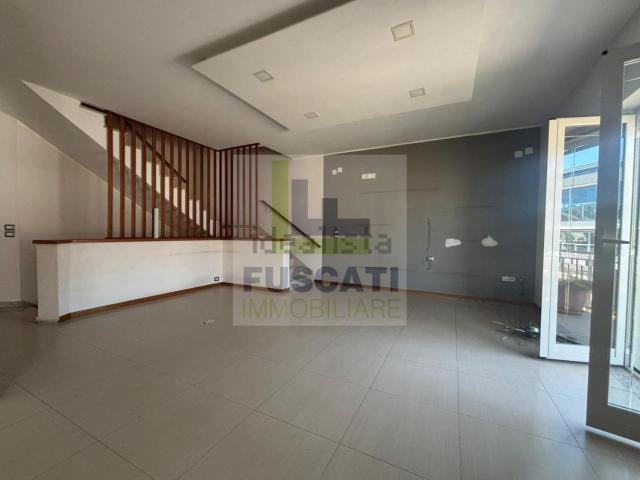 Appartamento in affitto di 161 m² in Via Ritiro