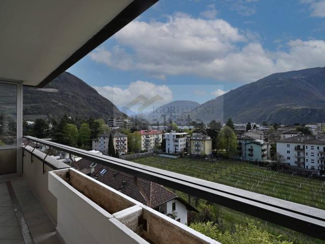 Appartamento in affitto di 162 m² in Via Guncina