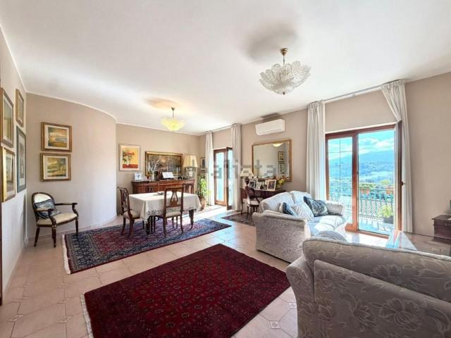 Appartamento in affitto di 162 m² in Via Feudo, 1