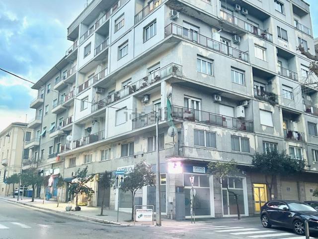 Appartamento in affitto di 164 m² in Via Monte Grappa