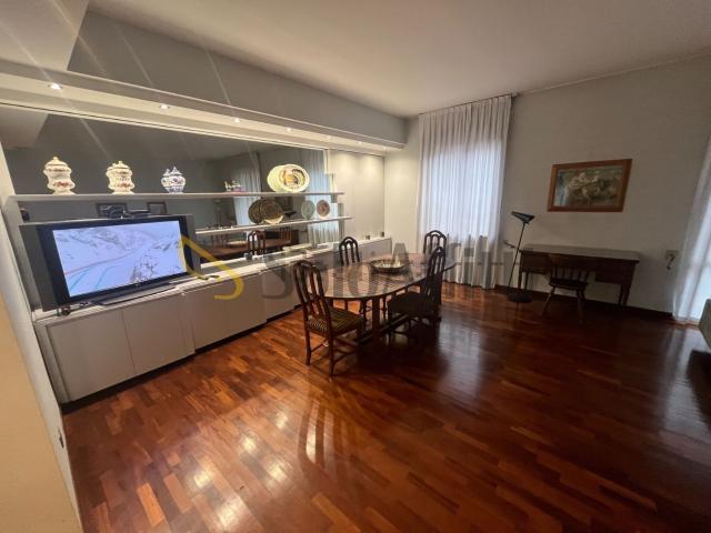 Appartamento in affitto di 164 m² in Piazzale Genova