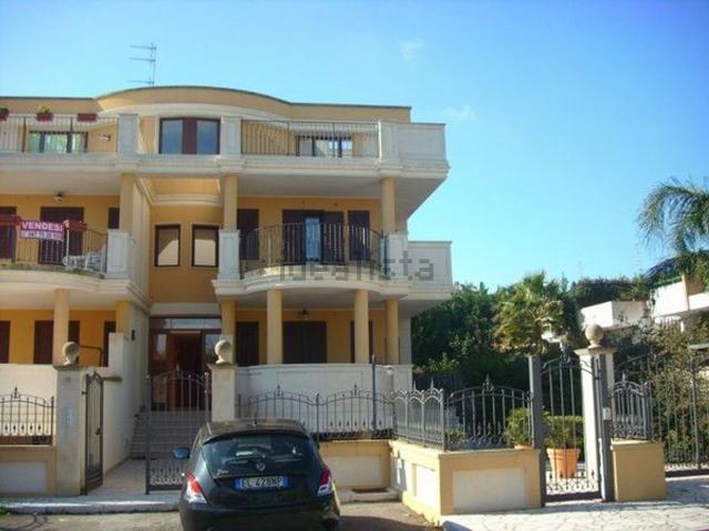 Appartamento in affitto di 165 m² in Via A Venturi
