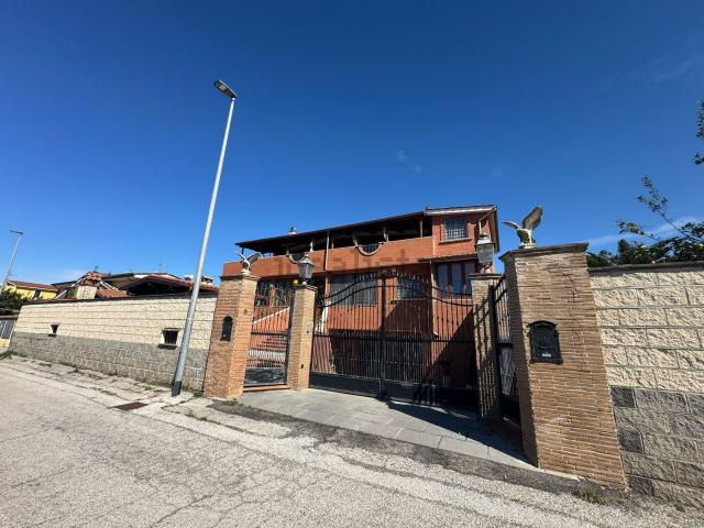 Appartamento in affitto di 165 m² in Via delle Primule, 6