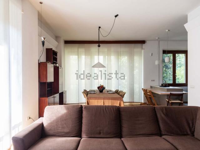 Appartamento in affitto di 165 m² in Via Ippolito Nievo, 28