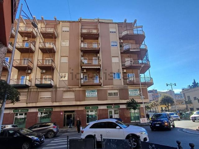 Appartamento in affitto di 165 m² in Viale Principe Umberto, 175