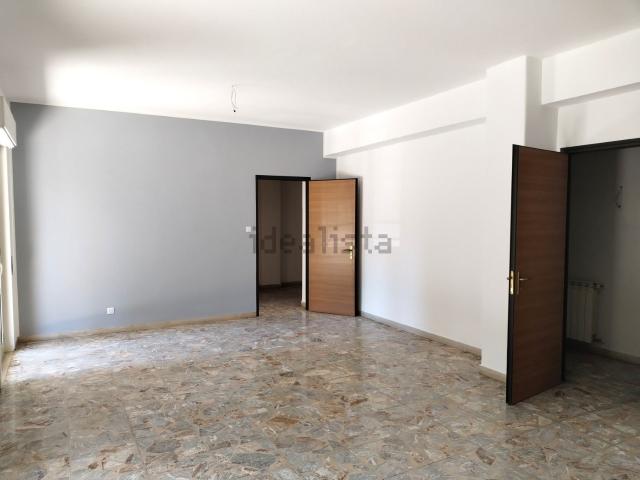 Appartamento in affitto di 167 m² in Via Caronda, 446