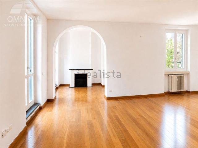 Appartamento in affitto di 168 m² in Via Crocefisso, 5