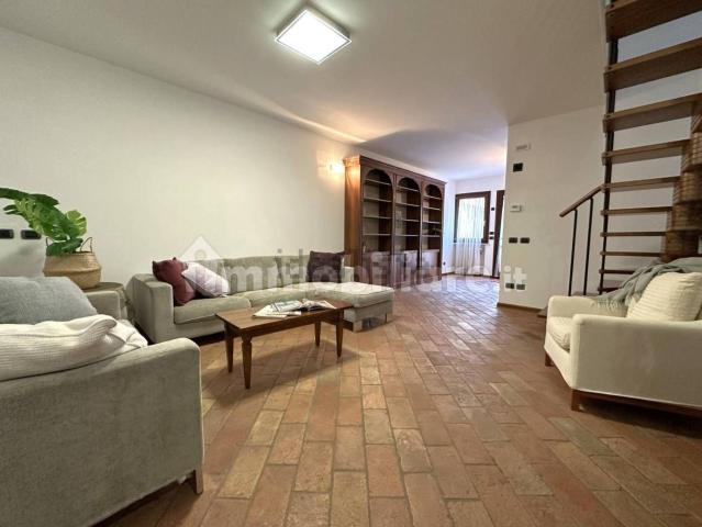 Appartamento in affitto di 168 m² in Via Giovanni Pascoli