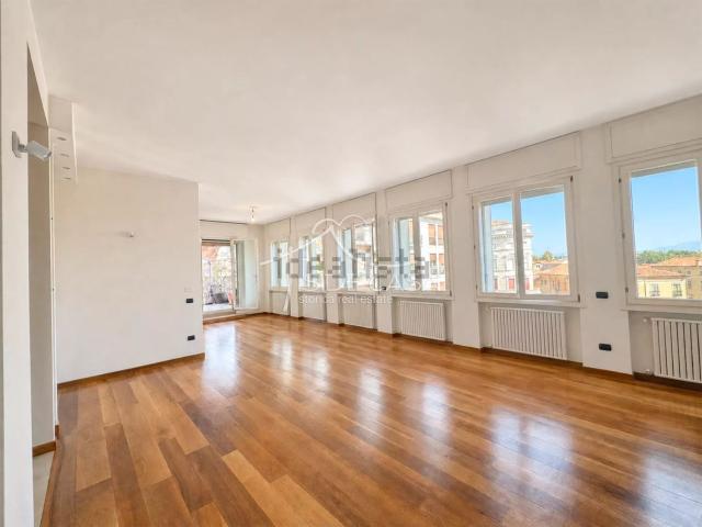 Appartamento in affitto di 168 m² in Piazza 80° Fanteria, 1