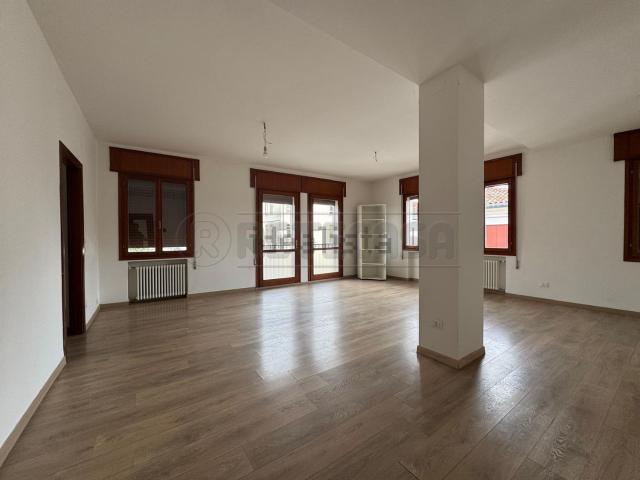 Appartamento in affitto di 170 m²