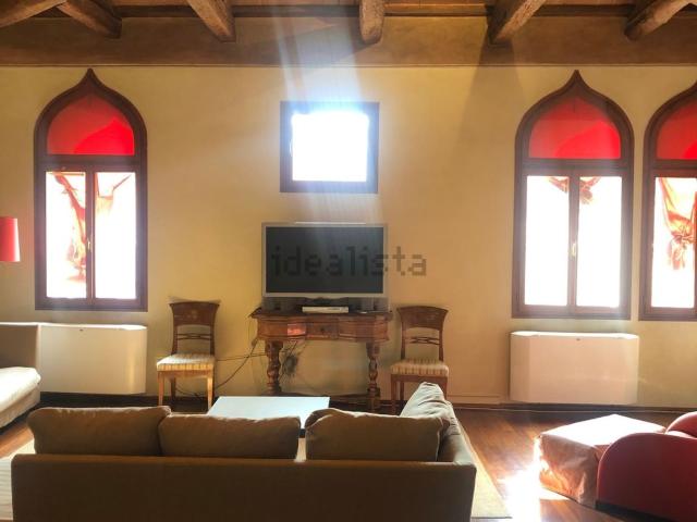 Appartamento in affitto di 170 m² in Via Giuseppe Garibaldi